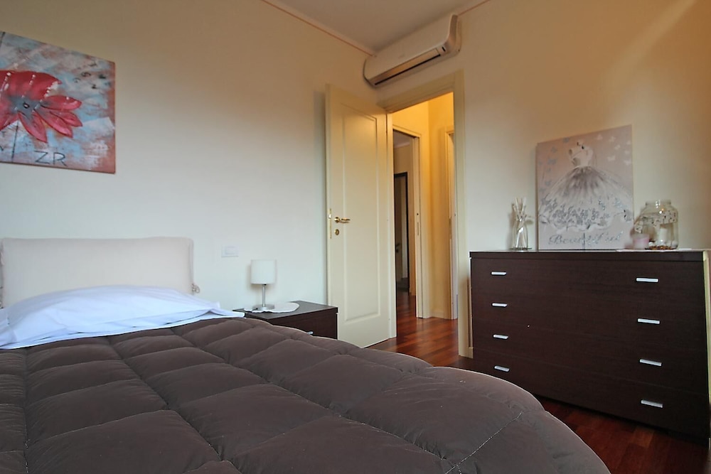 Apartment Self en Salò — hotel room
