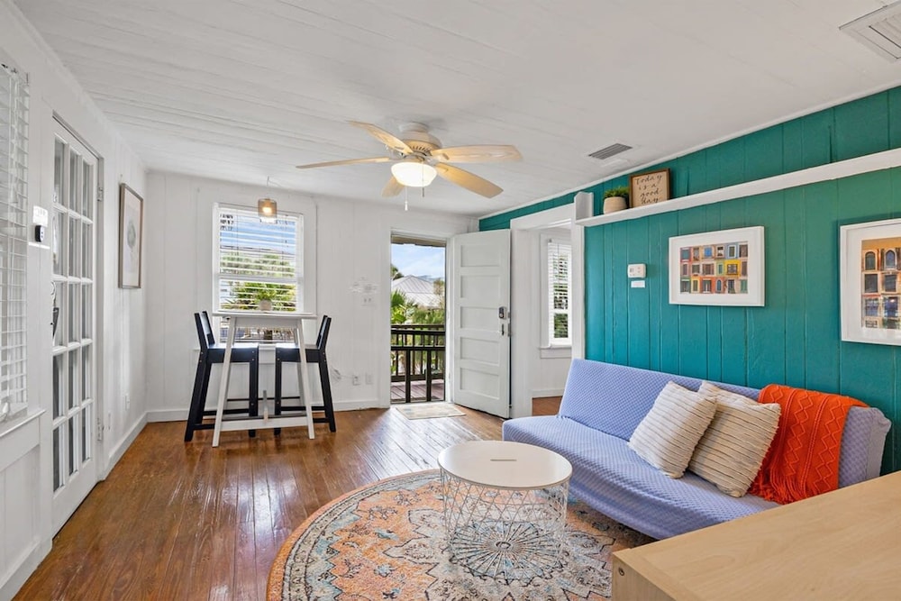 Marvelous Mermaid Beach Bungalow Dog-friendly