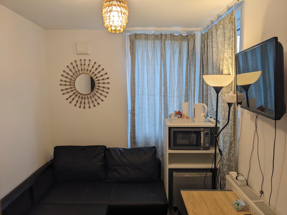 TravelStop #London-Ealing