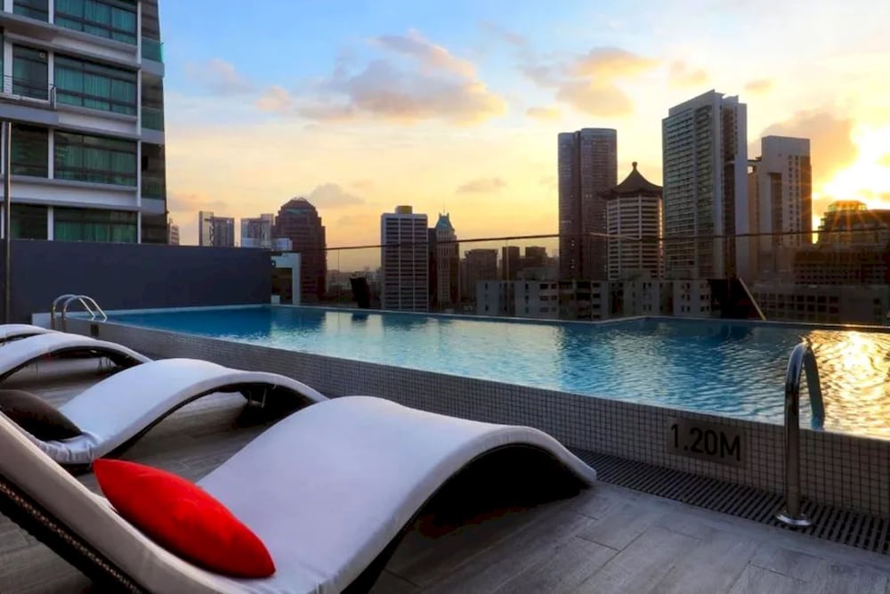 Beautiful 1 Bedroom Apt Prime Location in Singapore