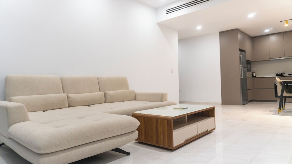 Moonway Luxury Suites At Eaton Residence