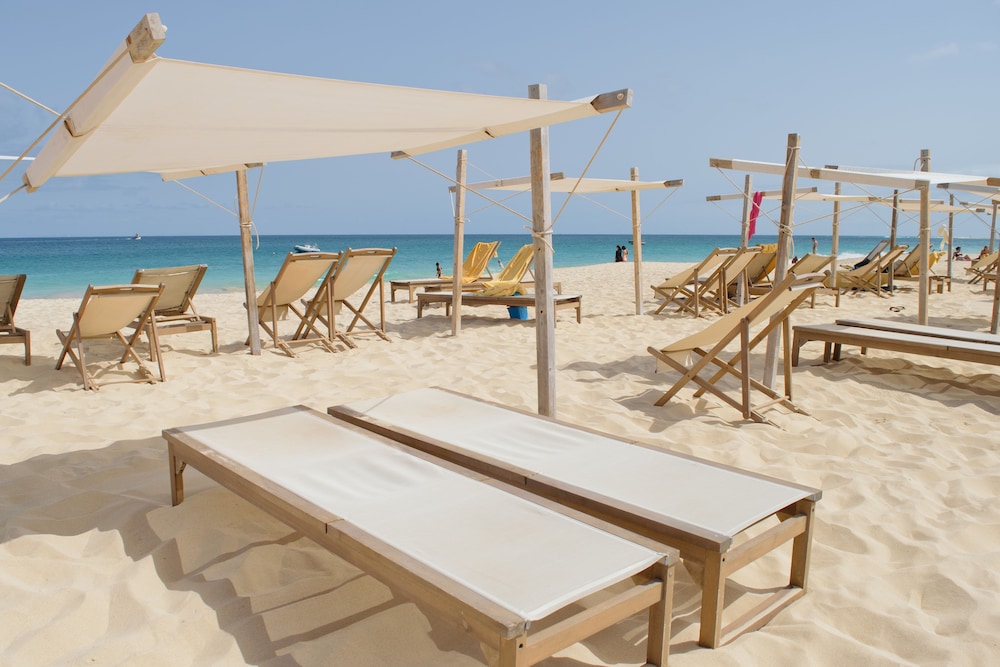 Hotel Oasis Salinas Sea