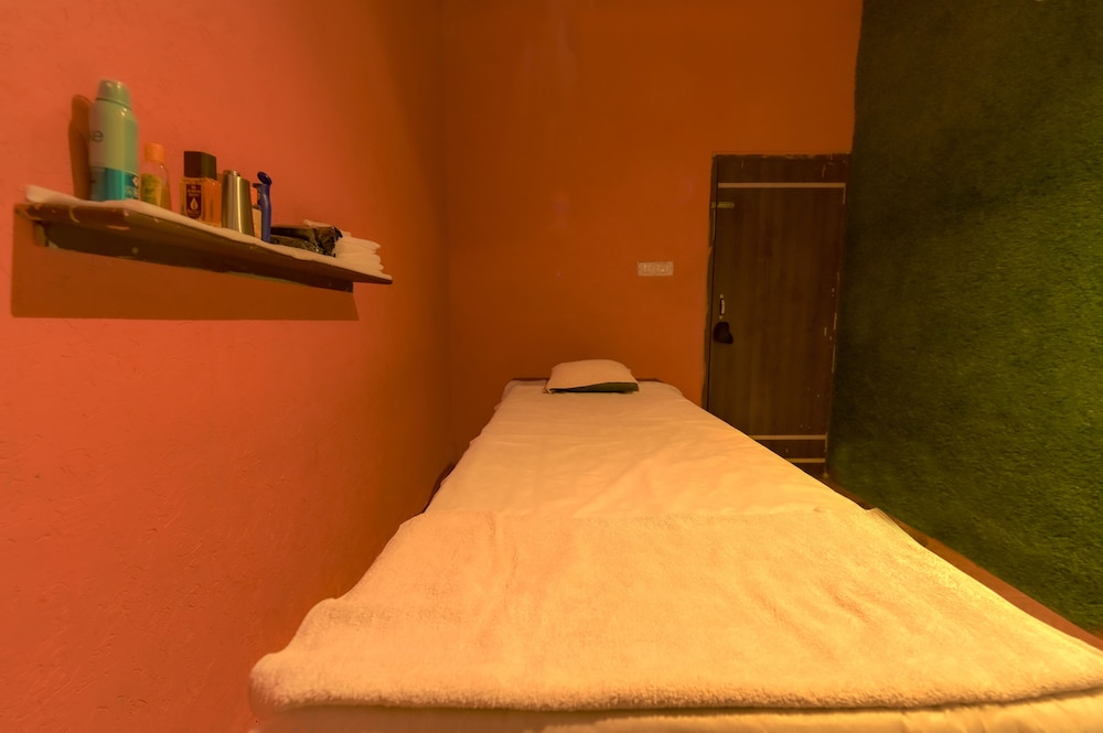 The Byke Grassfield Resort With Outdoor Pool, Shyam Nagar