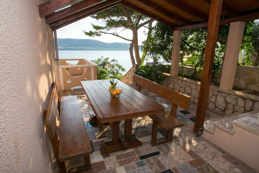 Irena - 100m From the sea - A4 Veliki Prvi kat