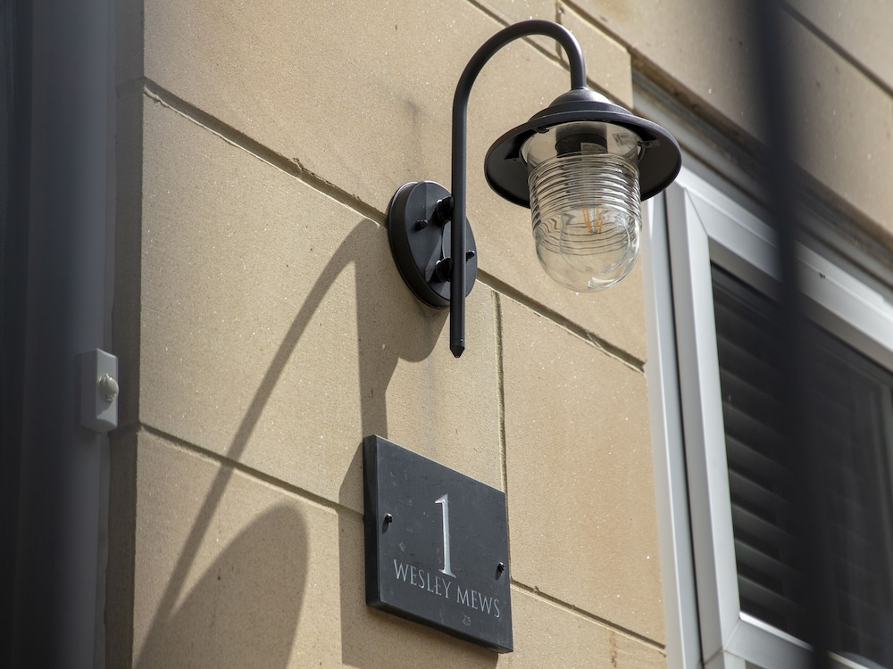 1 Wesley Mews