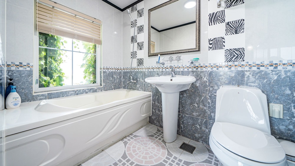 Gangneung Pension Sea and - Pet Friendly