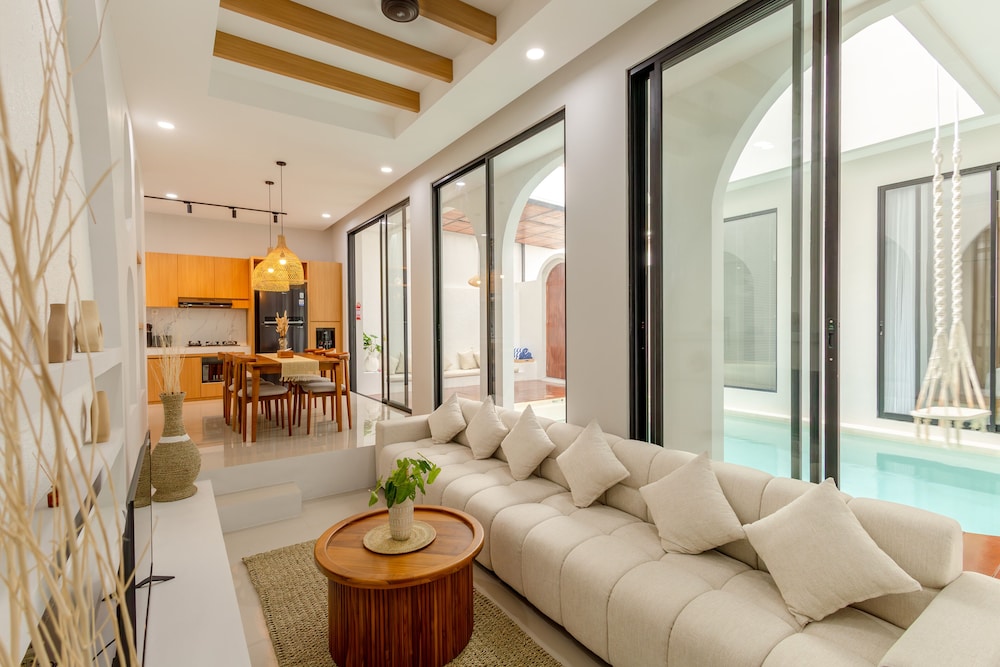 Stylish 3BR Villa La Greesa by OriVista