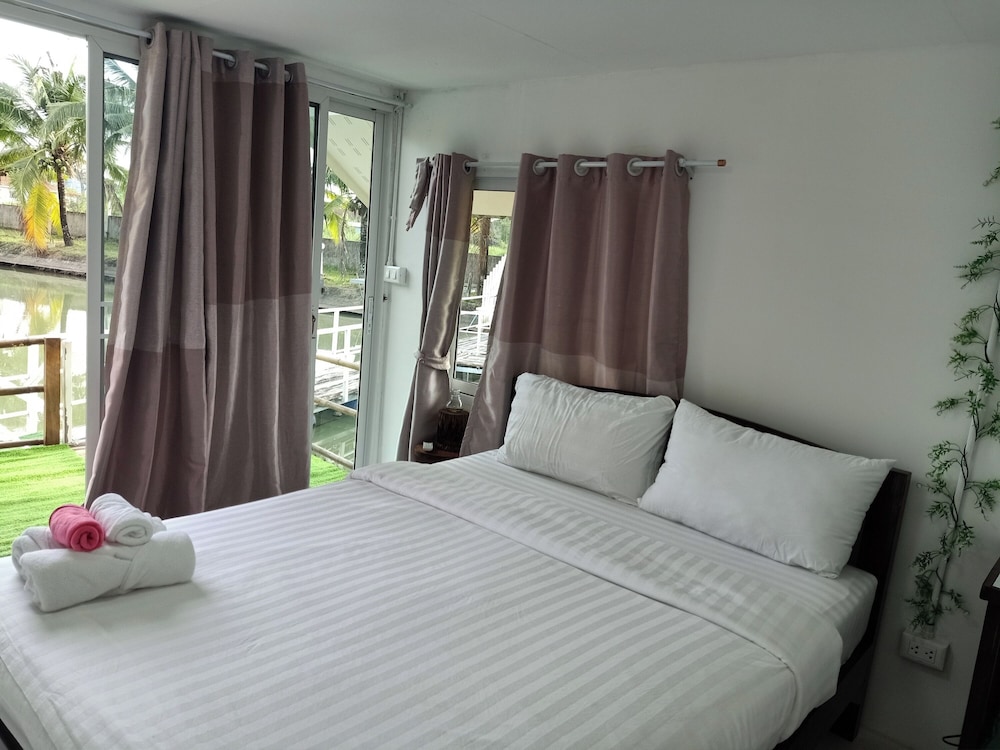 The Forest Hill Cafe & Homestay
