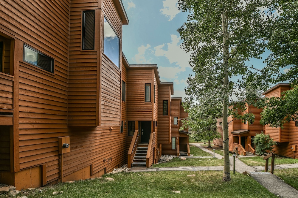 Tennis Townhomes 1314