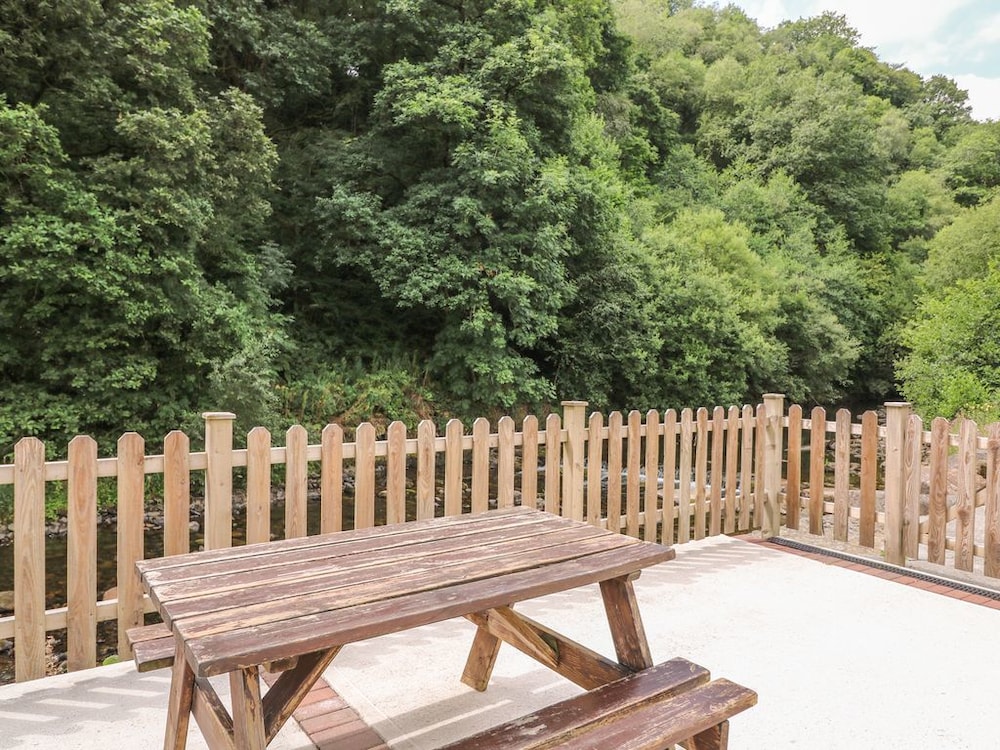 Swansea Vacations - Old Tredegar Arms - Property Image 7