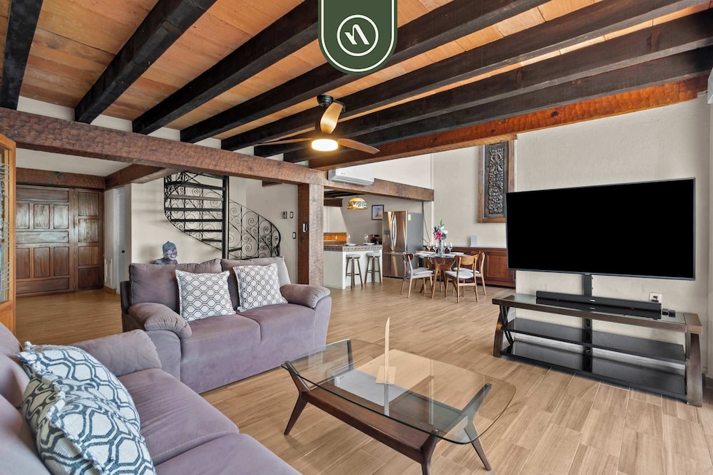 Oceanfront 2 BR Condo With Spectacular View - Pool