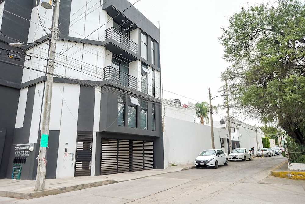 1BR Flat with Smart Access & Parking view 4