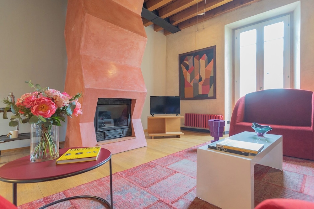 Night at the Museum Apartment by Rent all Como