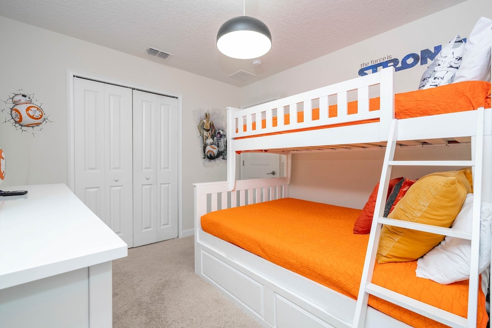 Home 6bed Themed Rooms Game Room Storey Lake