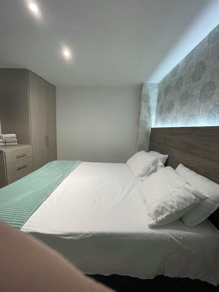 Luxury Liv Limonar