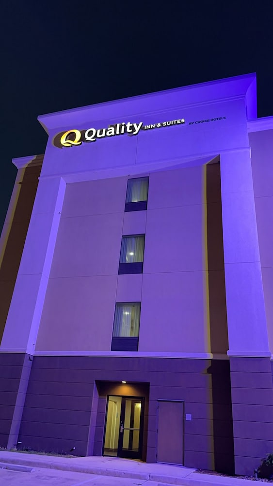 Quality Inn & Suites Pearsall