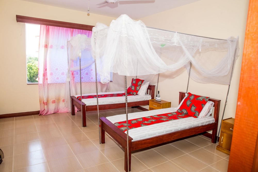 Safiri Kenya Home