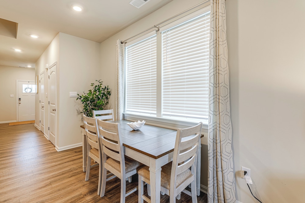 5 Mi to Bethany Beach: Townhome w/ Pool!