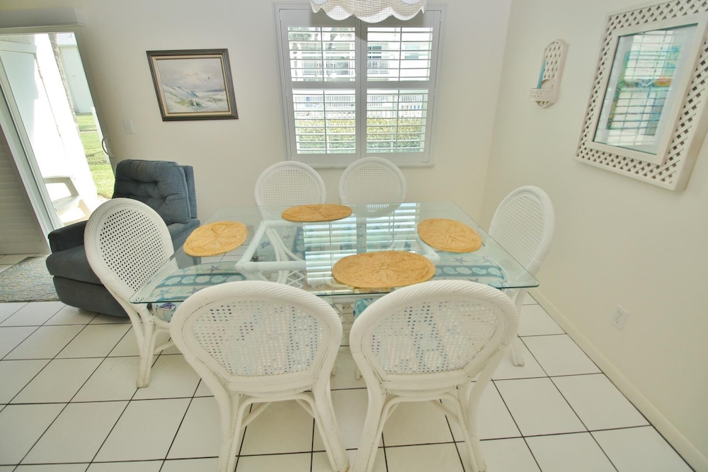 Colony Beach Club 132