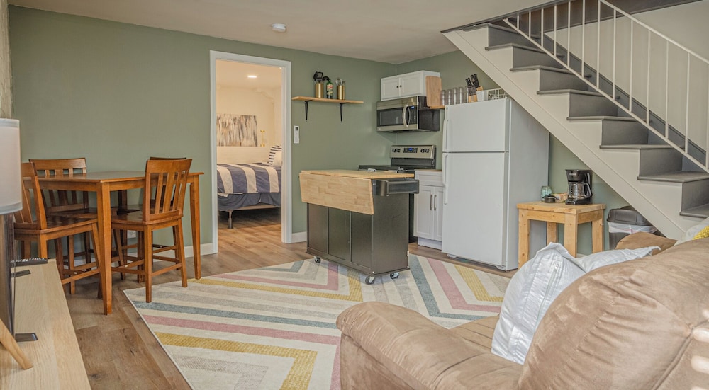 The Midtown Cozy Nook - Near Fort Moore