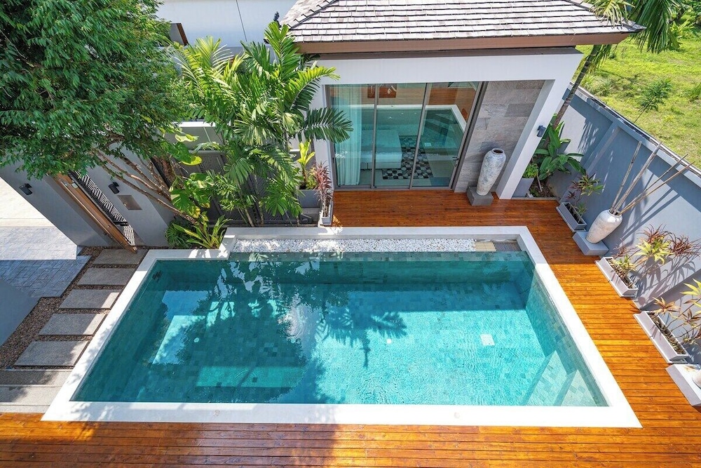 Teak 5BR Pool Villa Bang Tao + Airport Shuttle