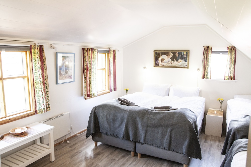 Fossardalur Guesthouse - Hostel