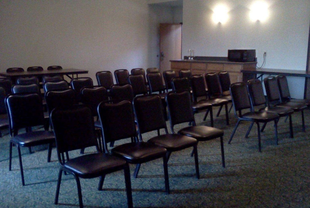 Garden City Vacations - AmericInn by Wyndham Garden City - Property Image 5