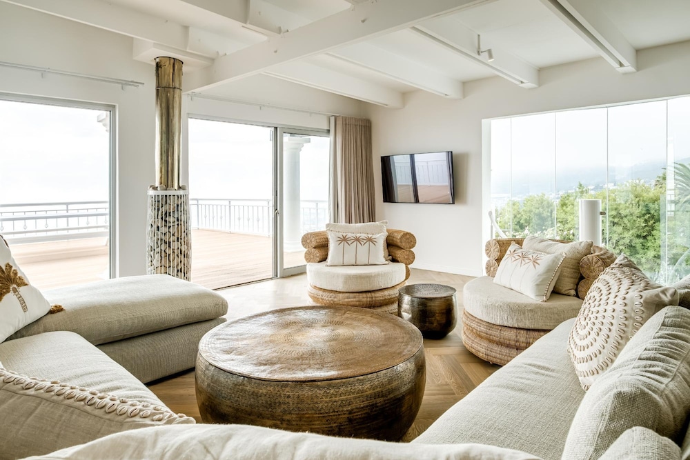 Idyllic Camps Bay Villa w 2 Pools Buddha Retreat