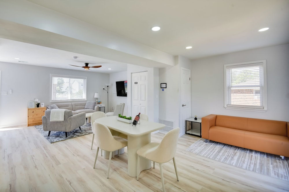 Stay By the Beach! Norfolk Duplex Half-mi to Ocean