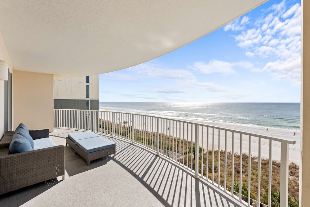 Twin Palms by Book That Condo