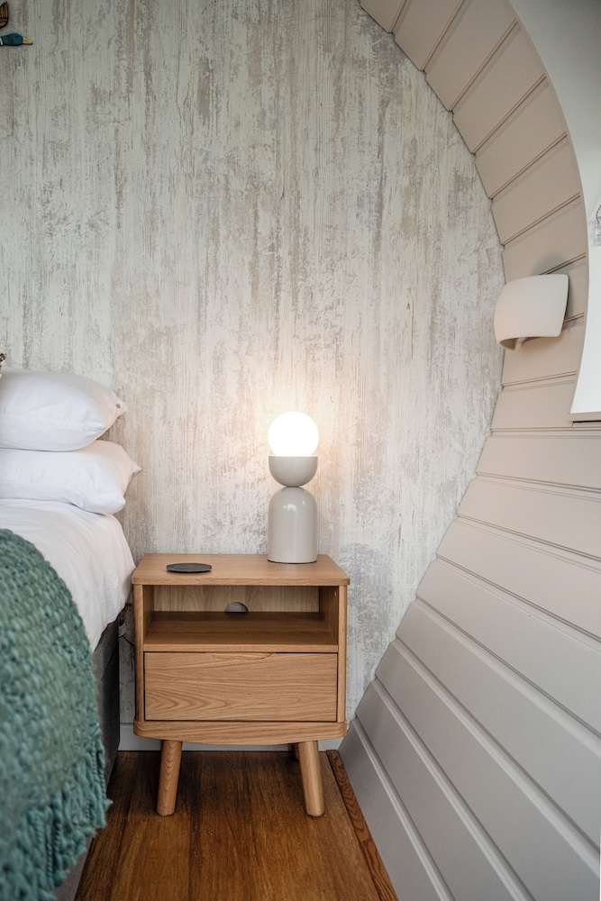 Sustainable Pod on Old Chalford Farm