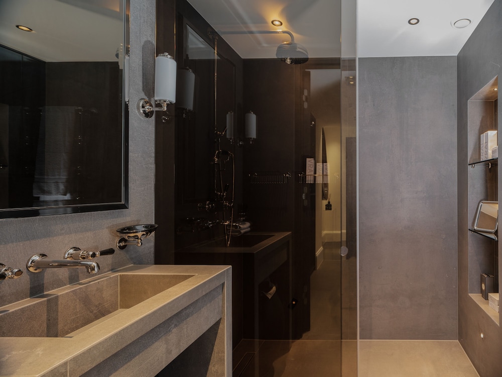 Luxury Suite in Cadogan Square 1