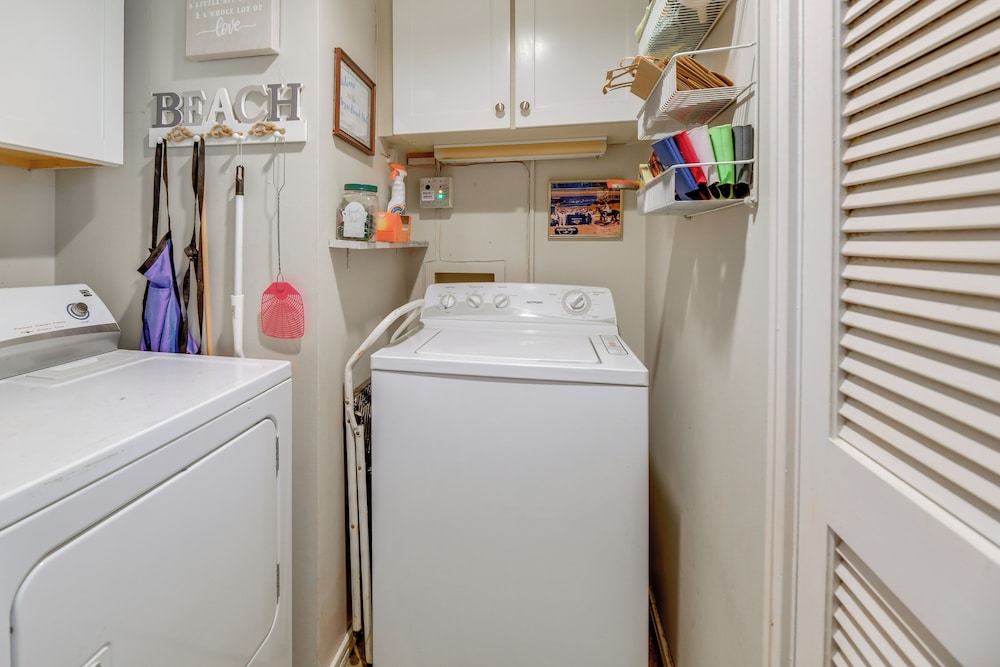 7th-floor Oceanfront Unit w/ Pools in Port Aransas