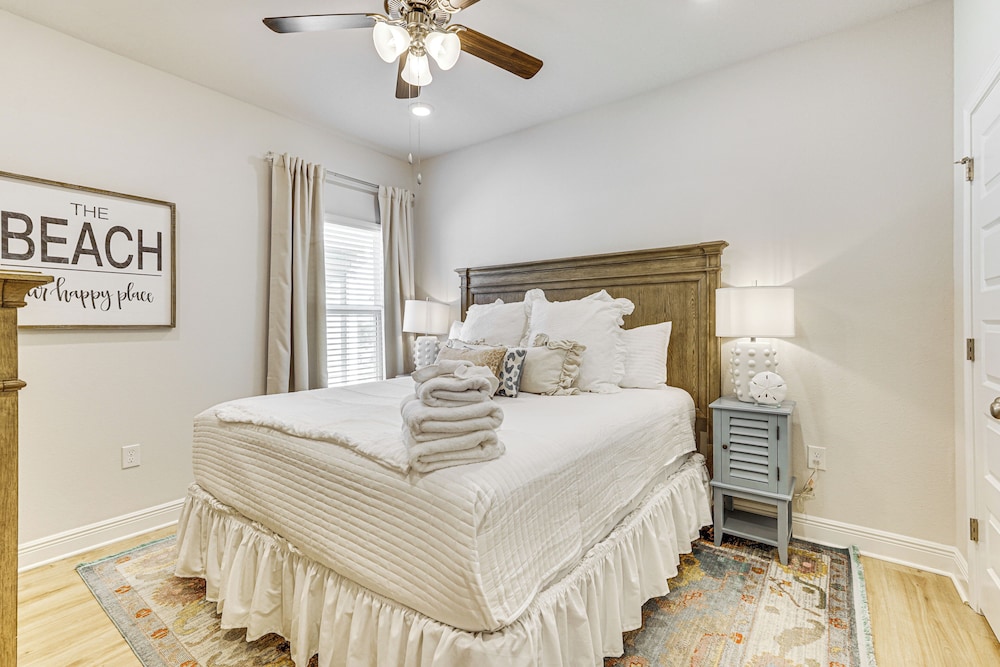 Beach Access: Port St Joe Home w/ Screened Patio!
