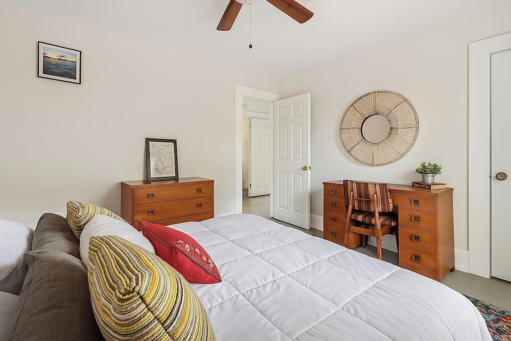 Detroit 6BR House Wifi, Parking, Pet Friendly