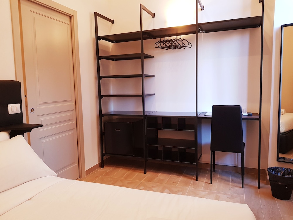 Cairoli Rooms