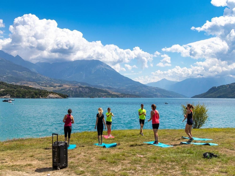 Apartment by Lake Serre-poncon With Pool