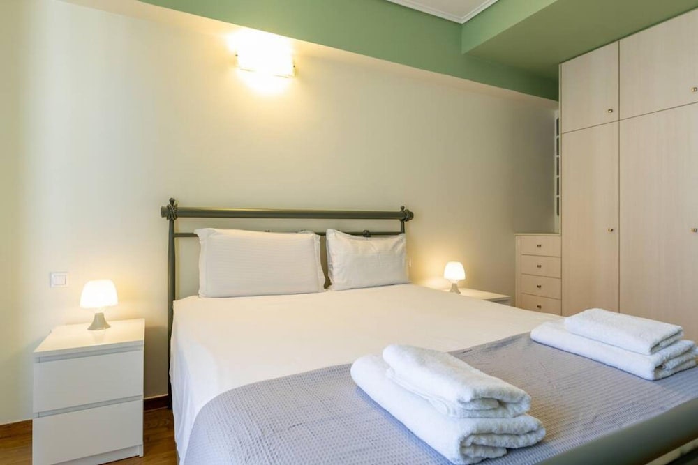 Petralona Dazzling top Floor 2BD AP