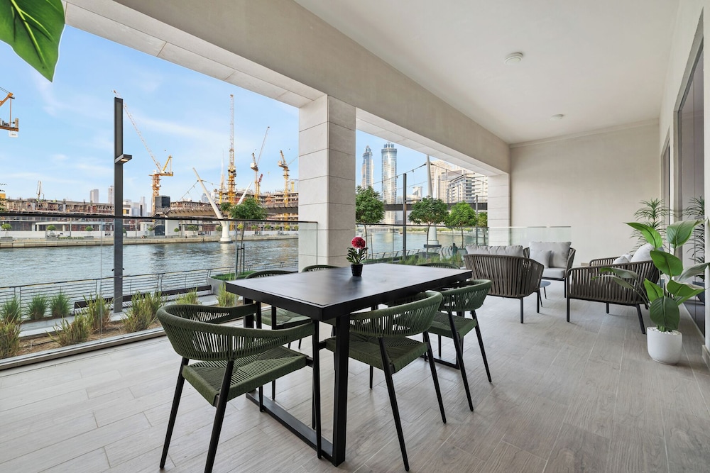 2BR M Huge Terrace Direct Canal Access