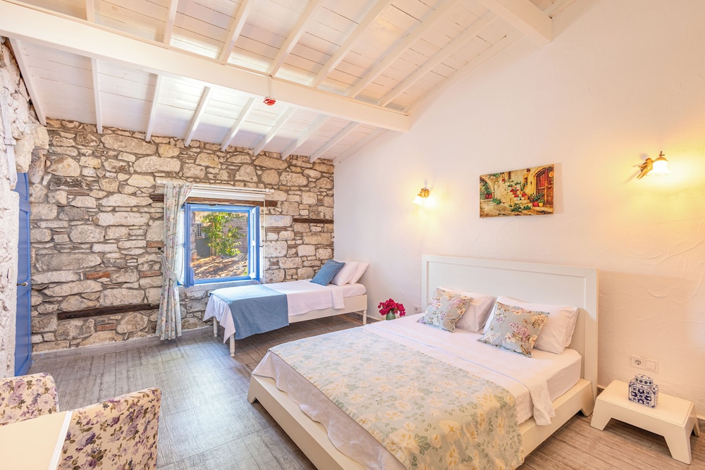 Alacati Eski Ev Hotel - Image 24