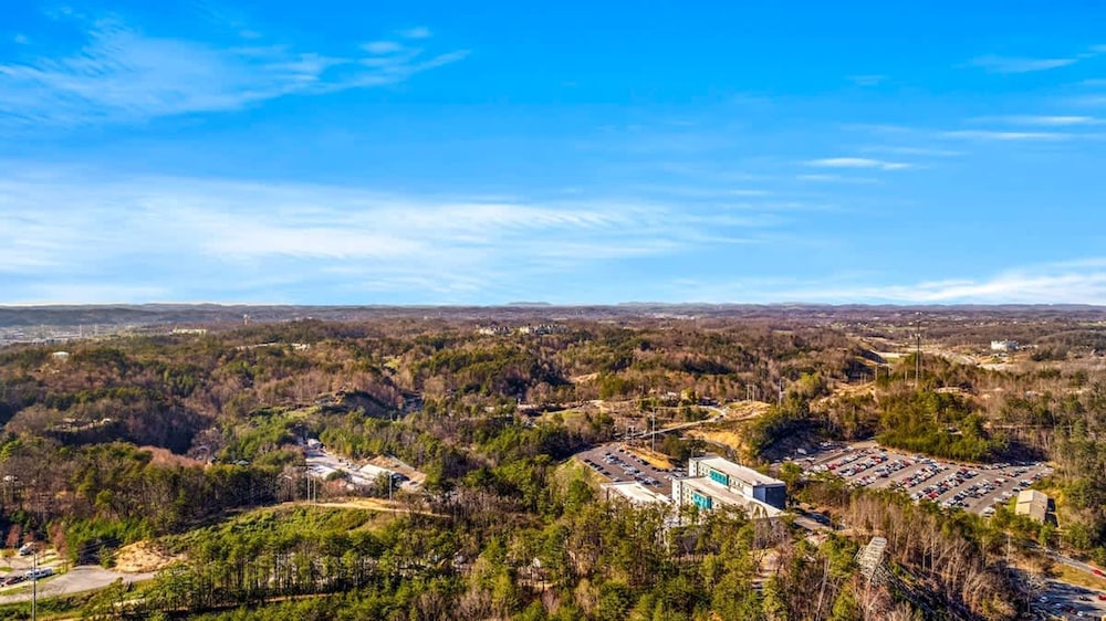 Sleeps 6 Indoor Pool 10 Mins to Dollywood