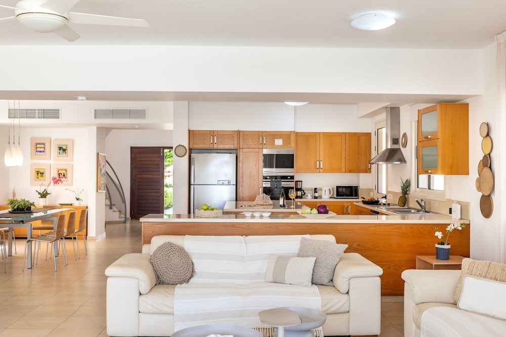 Protaras Beachfront Villa Pietra