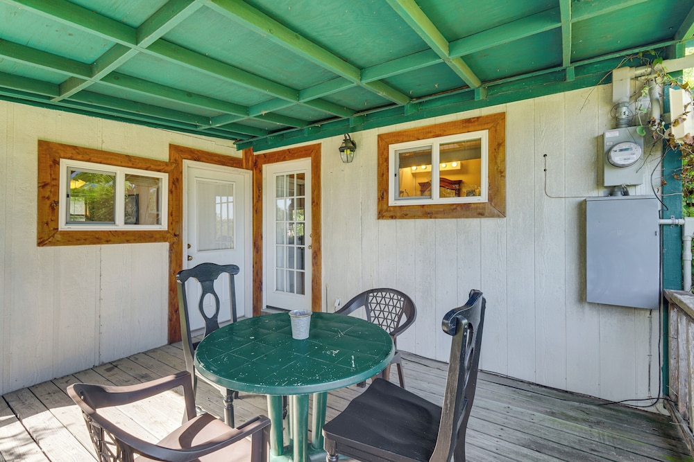 2 Mi to Fishing on Lake Whitney: Cottage w/ Deck