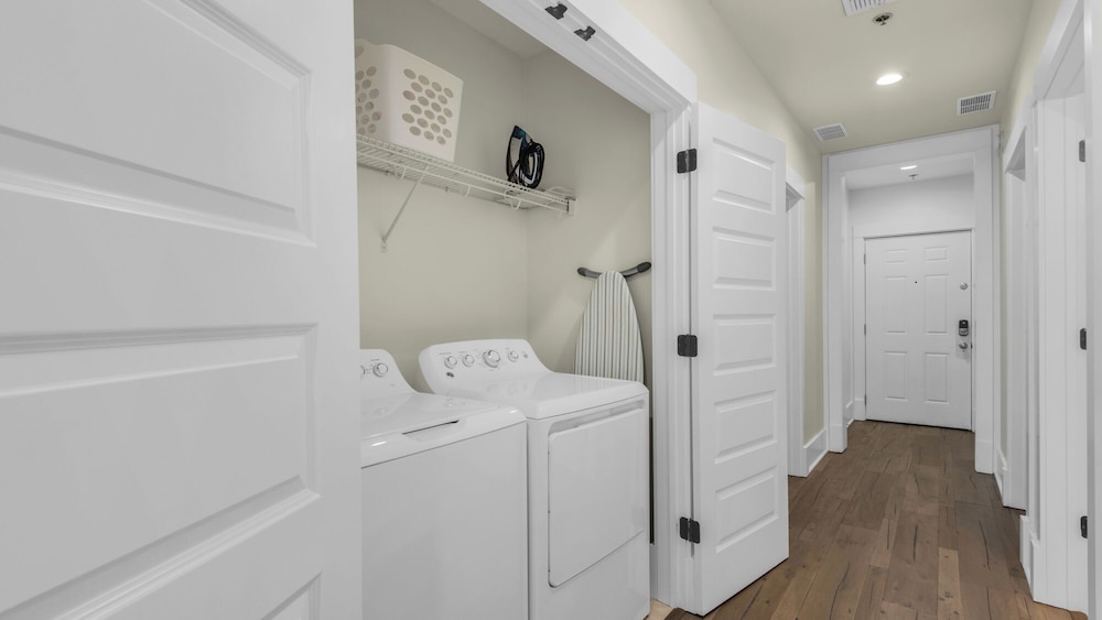 Coastal 3BR Condo With Pool & Shuttle : Snowbird Friendly!