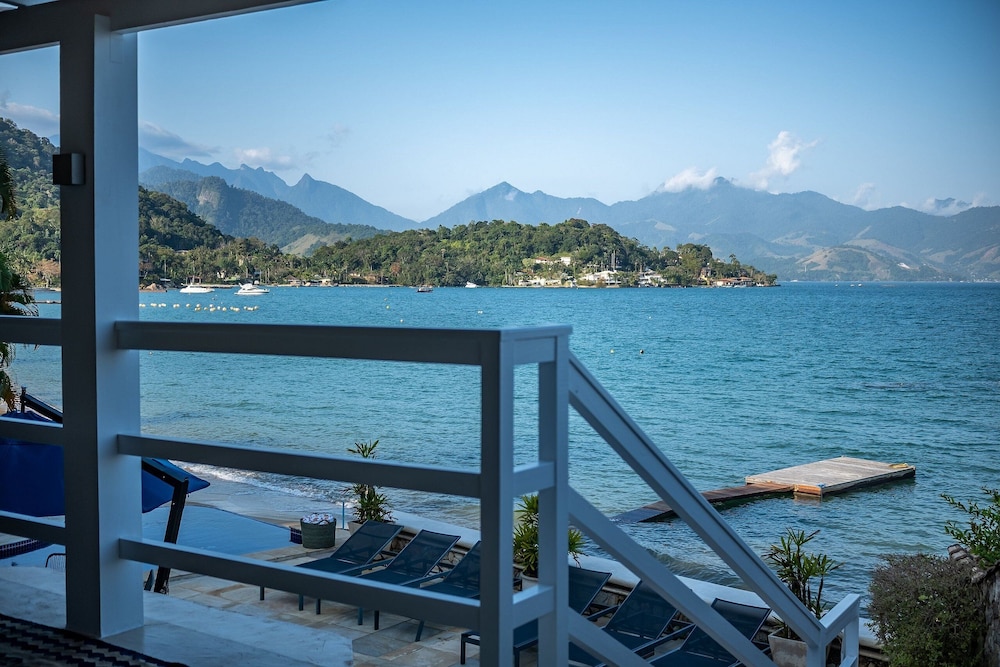 Angra - Mombaça | Mansão Espetacular Beira-Mar, 7 Suites - por Casapē Rio