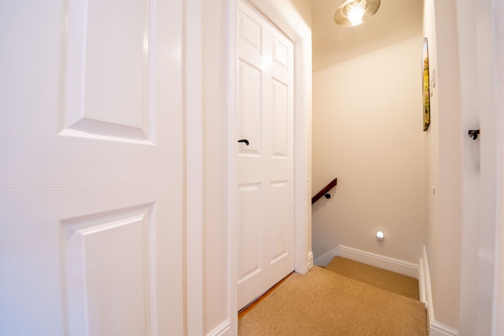 Host Stay Chimney Pots Cottage