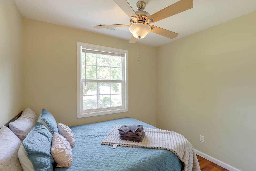 Family Home w/ Game Room, 3 Mi to Dtwn Asheville!