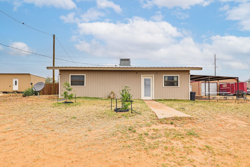 7 Mi to Dtwn Odessa: Home w/ Large Yard!