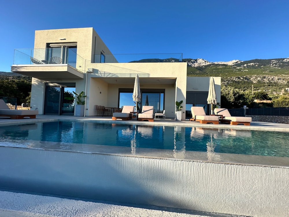 Seaview Serenity Villa in Kefalonia