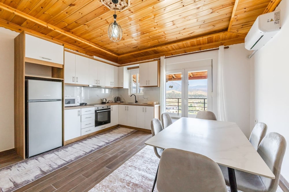 Hillside Apartment Gjirokast r 2